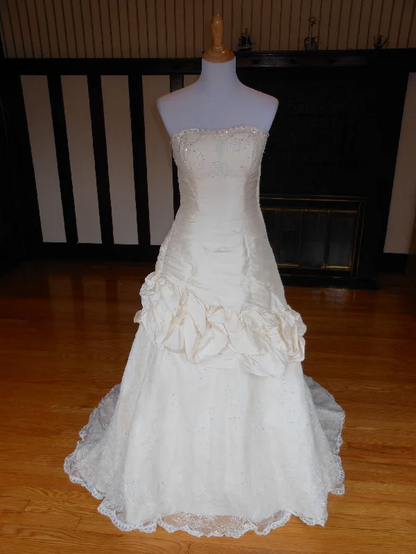 Pronovias Stretchy unclassified dresses